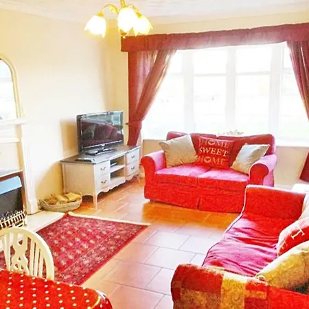 The Beach House! Just Steps From The Beach & Attractions - Perfect For Couples & Family Stays With Private Parking, Large Garden & Fast Free Wifi - The Perfect Seaside Getaway! Sutton-on-Sea Exterior photo
