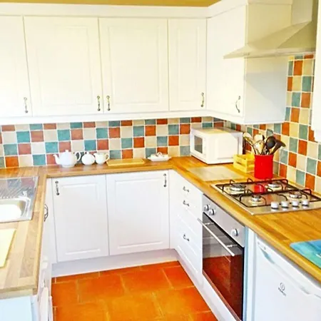 The Beach House! Just Steps From The Beach & Attractions - Perfect For Couples & Family Stays With Private Parking, Large Garden & Fast Free Wifi - The Perfect Seaside Getaway! Sutton-on-Sea Exterior photo