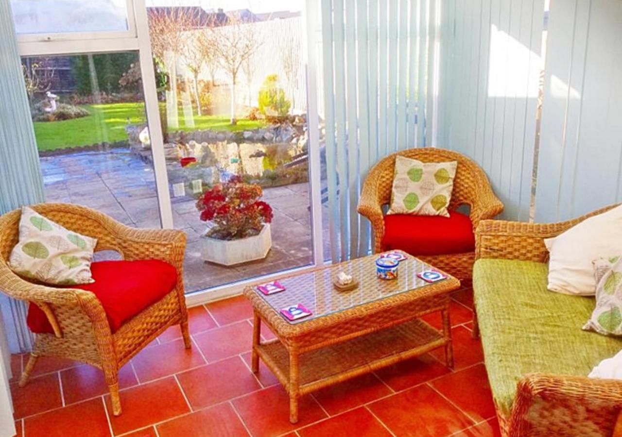 The House! Just Steps From The & Attractions - Perfect For Couples & Family With Private Parking, Large Garden & Fast Free Wifi - The Perfect Seaside Getaway! *