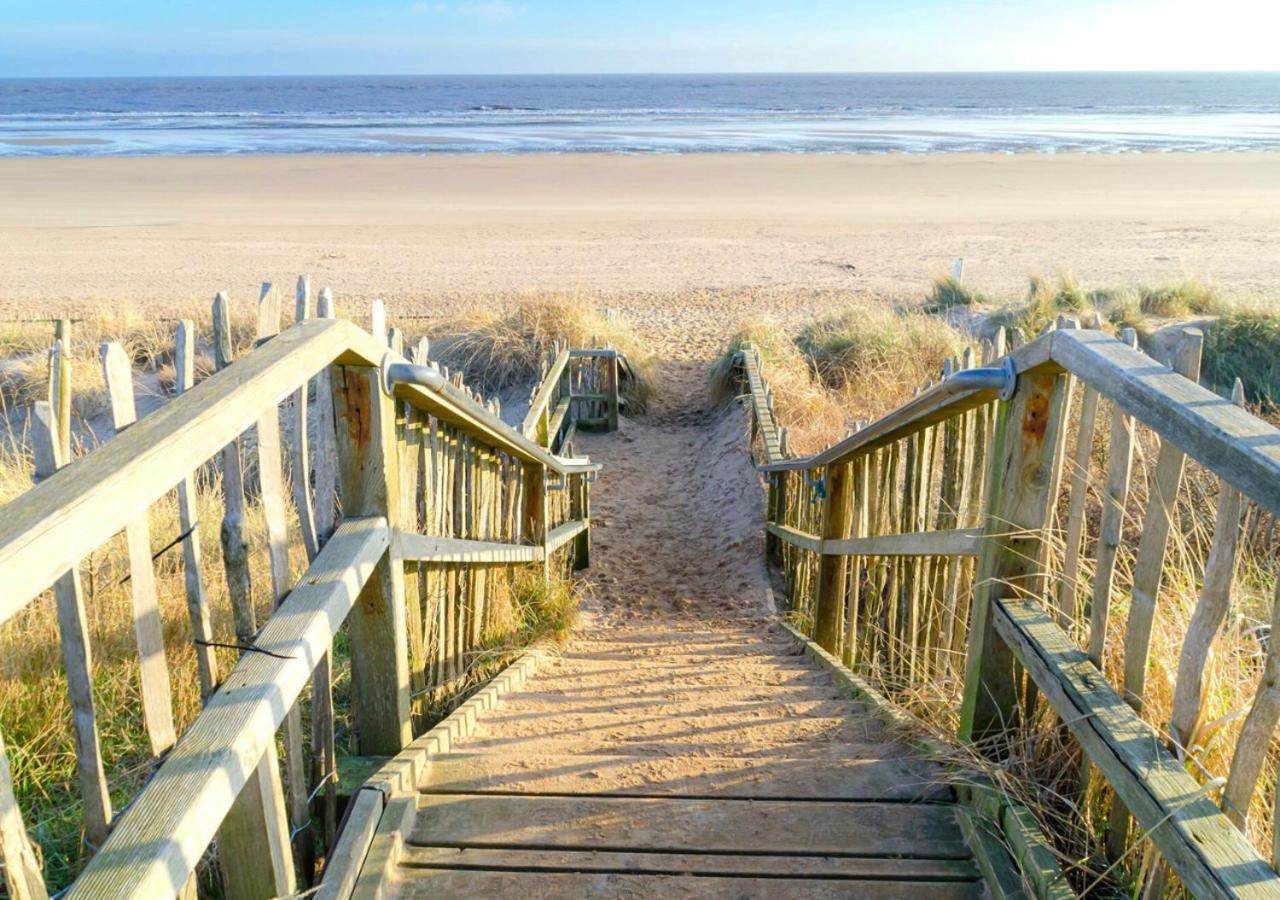 Vakantiehuis The House! Just Steps From The & Attractions - Perfect For Couples & Family With Private Parking, Large Garden & Fast Free Wifi - The Perfect Seaside Getaway! Sutton-on-Sea