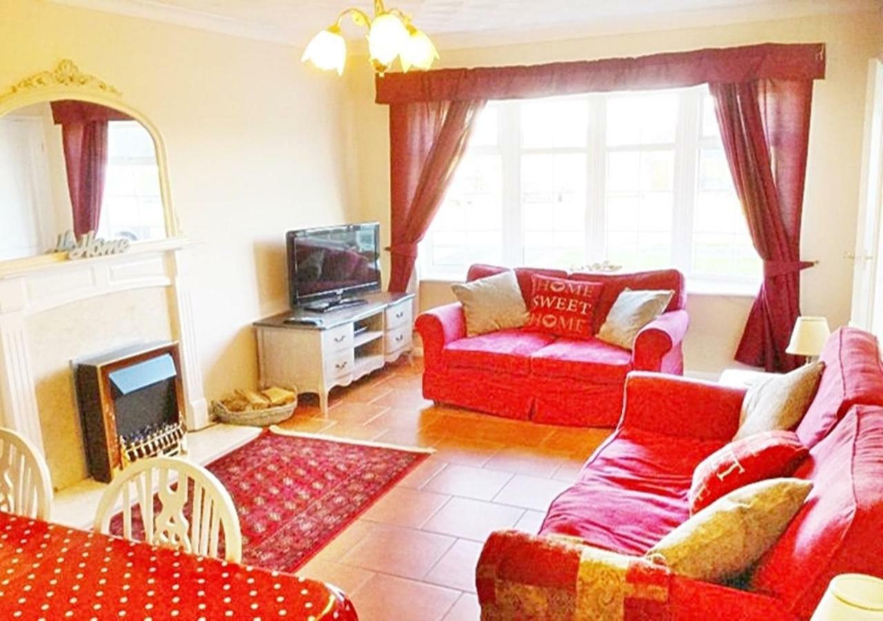 The House! Just Steps From The & Attractions - Perfect For Couples & Family With Private Parking, Large Garden & Fast Free Wifi - The Perfect Seaside Getaway! Vakantiehuis Sutton-on-Sea