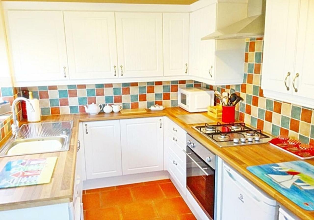 The House! Just Steps From The & Attractions - Perfect For Couples & Family With Private Parking, Large Garden & Fast Free Wifi - The Perfect Seaside Getaway! Vakantiehuis *